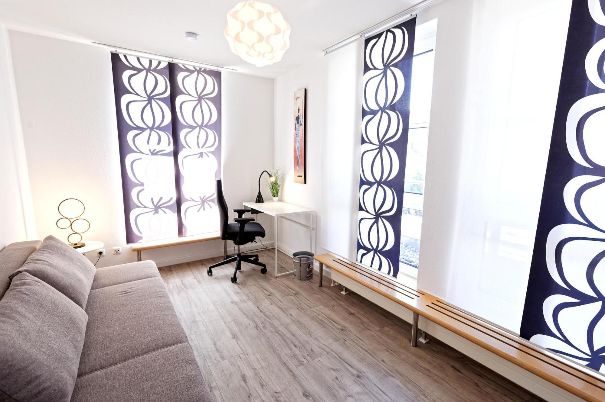 Grosszuegiges Helles Penthouse -Komplette Etage- Mit Balkon Und Stellplatz In Ruhiger Lage คูลม์บาค ภายนอก รูปภาพ